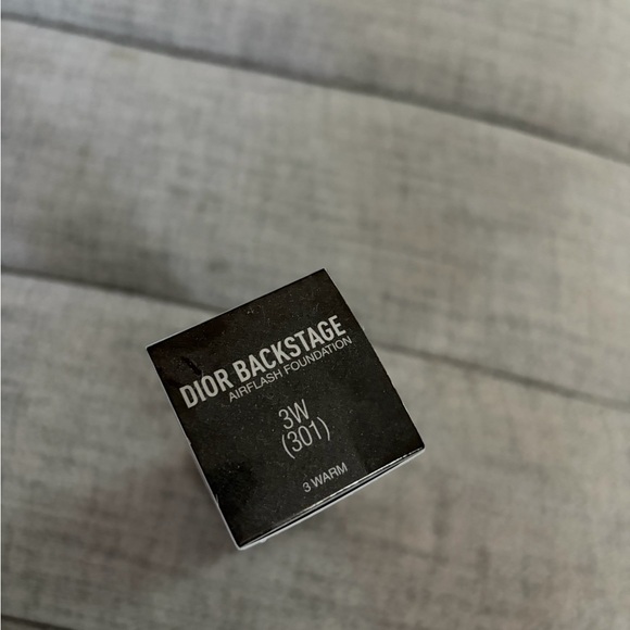 Dior Backstage Airflash Foundation in Black and Silver - Picture 2 of 2